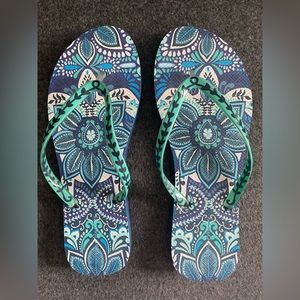 Vera Bradley Flip Flops size L